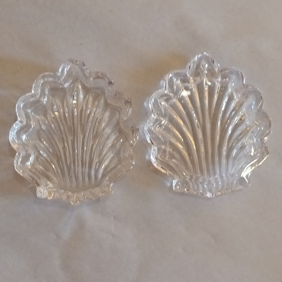 Vintage glass shell dish with lid similar to coquille with scalloped edge EUC - Picture 4 of 10